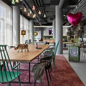 Moxy East Szálloda Bécs
